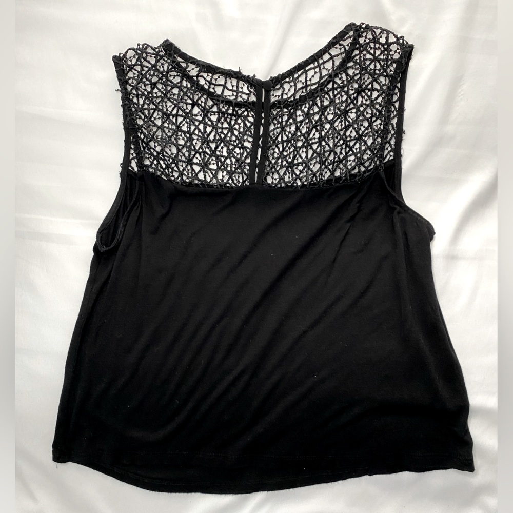 Black tank top. Buckle brand. Size L.